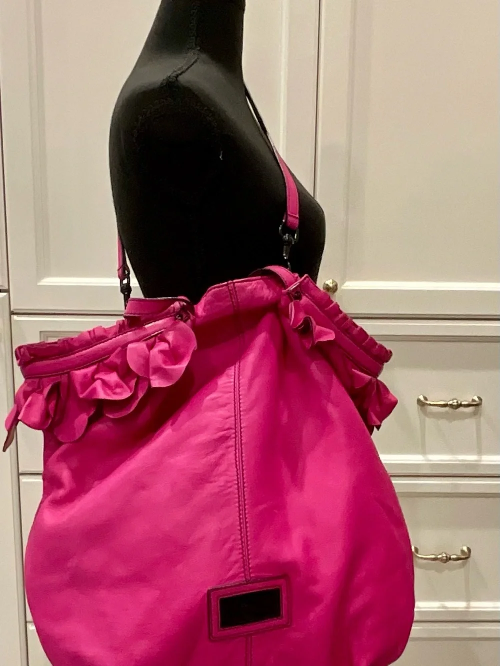 XL Preowned Valentino Garavani Fuscia Hobo Bag